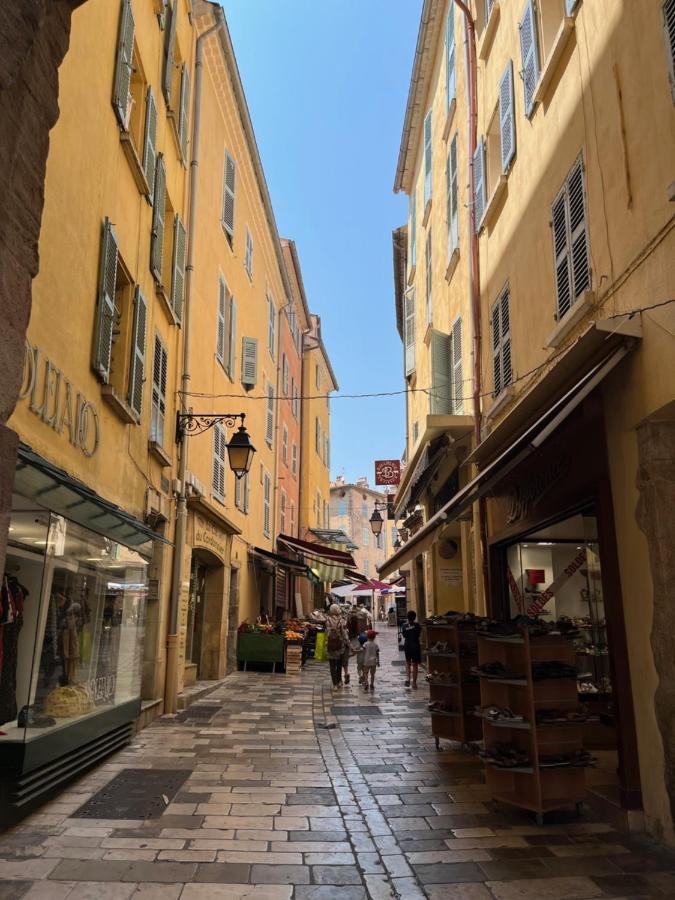 Studio 30m2 Rue piétonne Coeur de Hyères Exterior foto